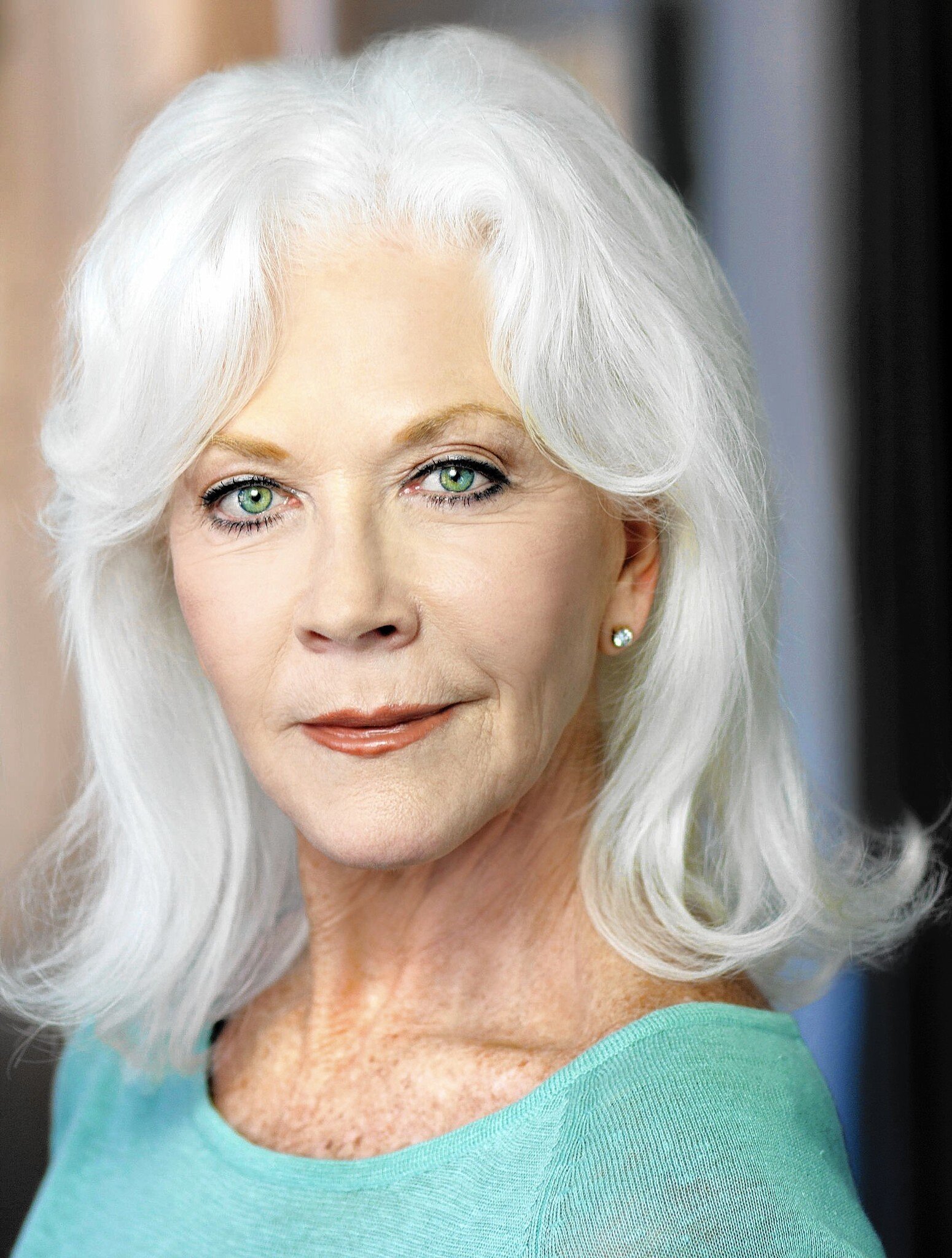 Linda Thorson photo